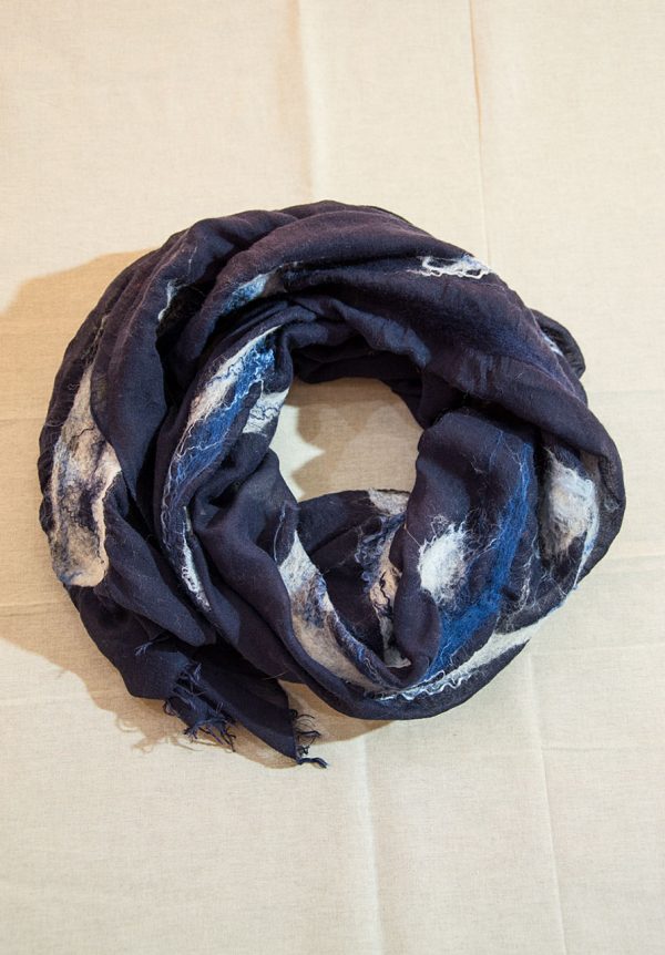 Scarf of felt and fabric